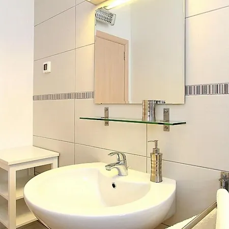 Modern In With Garden *