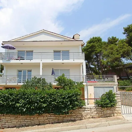 Apartment Modern In With Garden *