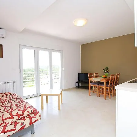 Apartment Modern In With Garden Pula